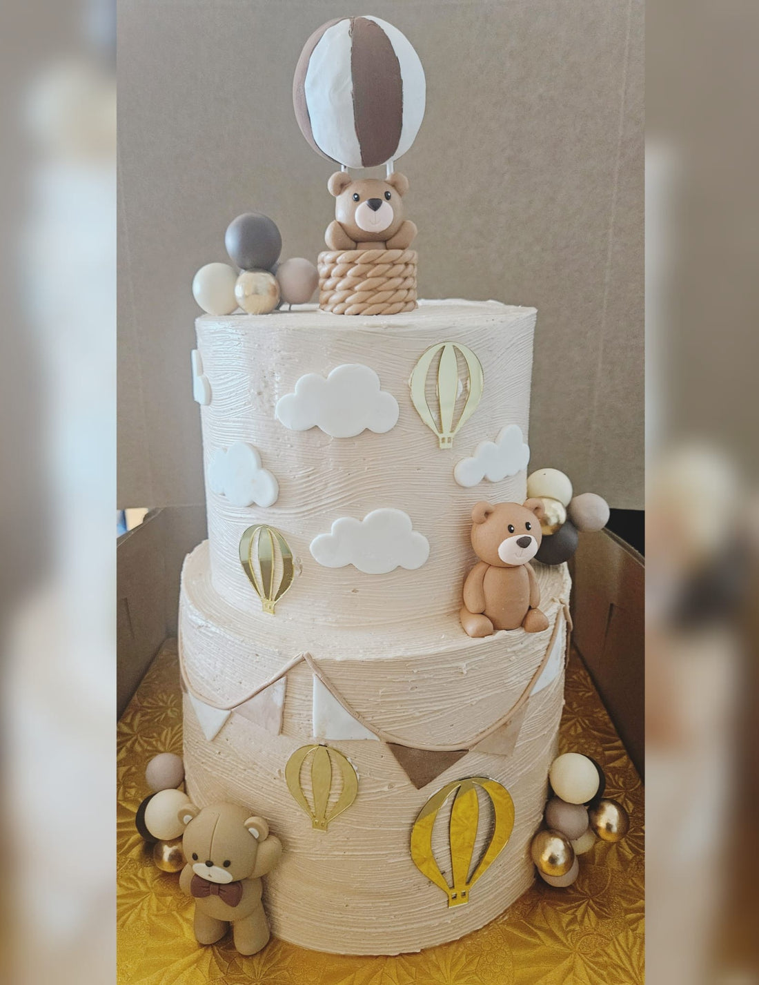 Balloon baby bear cake design – custom birthday cake with cute teddy theme for kids celebration