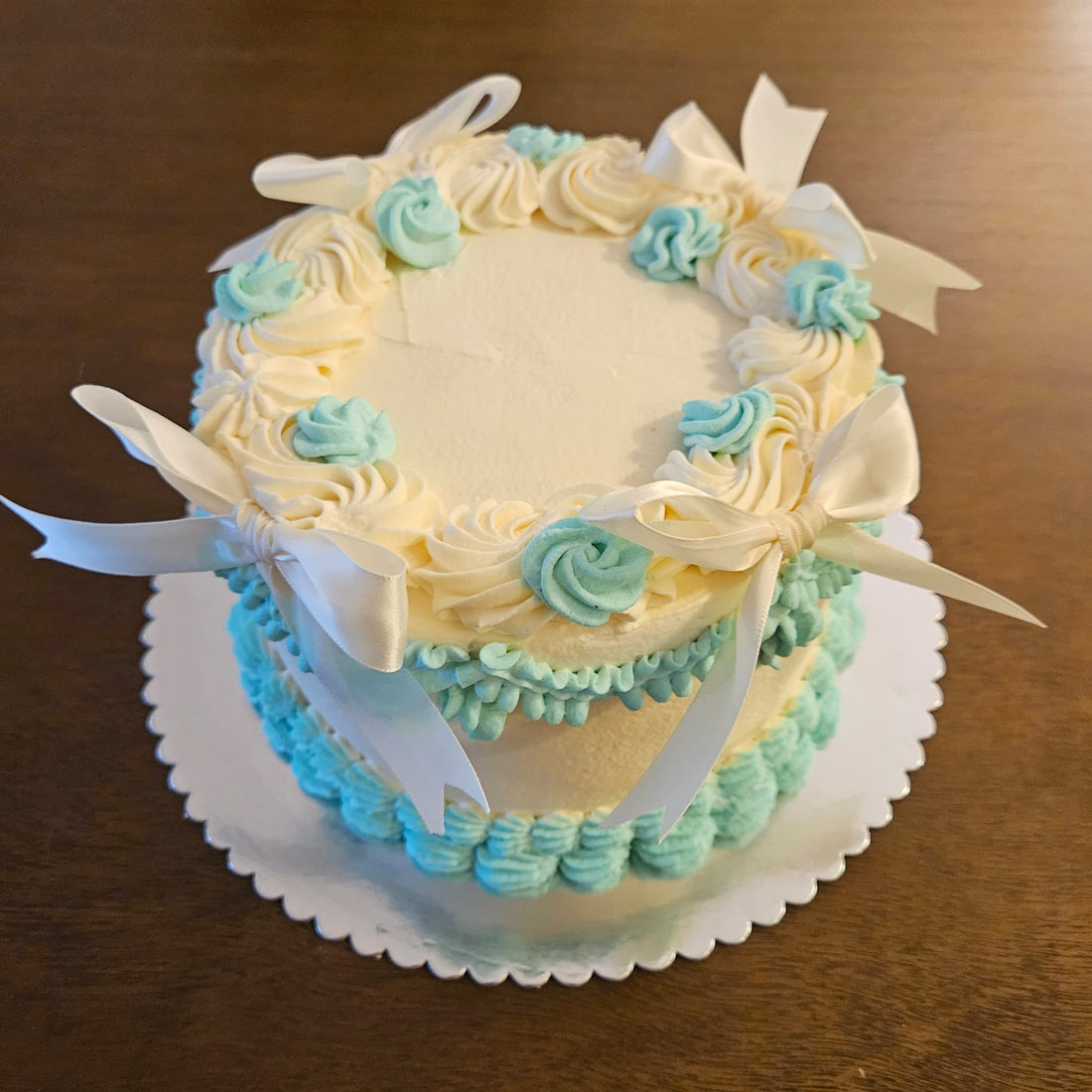 Lambeth Blue and White - Cake Design