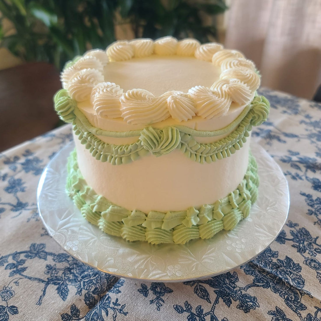 Lambeth Mint Green & White - Cake Design
