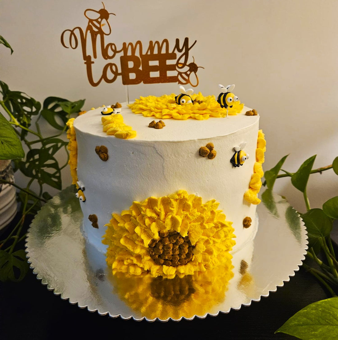 Mommy to Bee - Cake Design