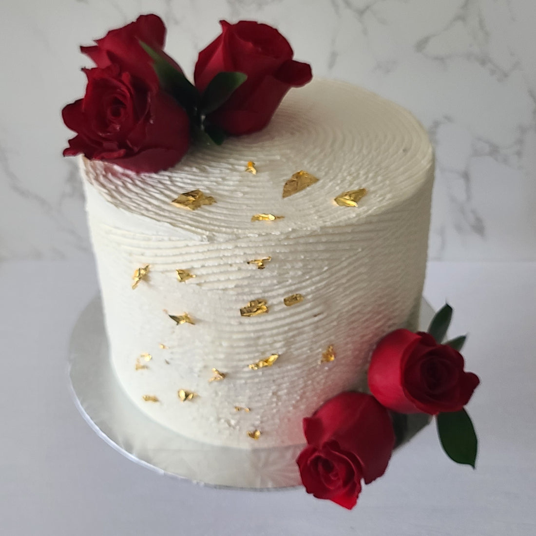 Red Rose & Gold - Cake Design